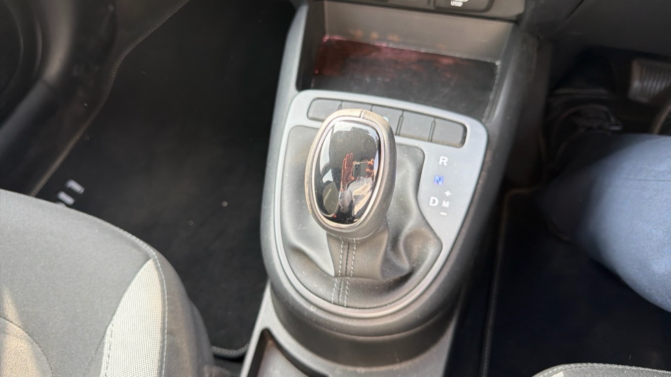 Hyundai i10 1.0 Advance 5dr Auto Petrol Hatchback - Image 38