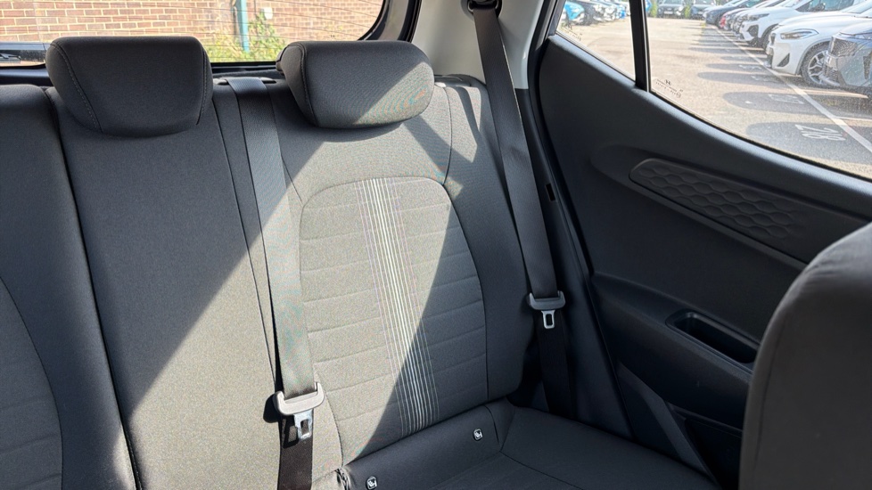 Hyundai i10 1.0 Advance 5dr Auto Petrol Hatchback - Image 41