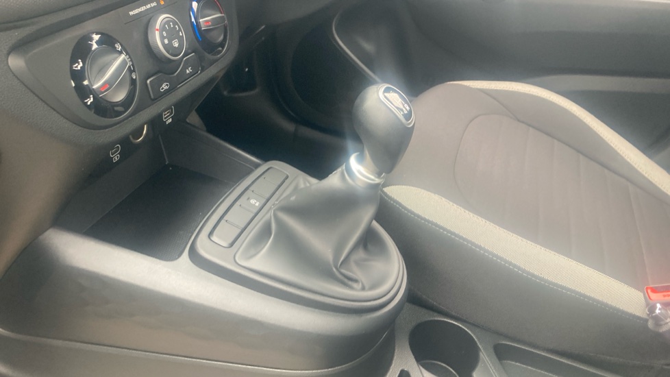 Hyundai i10 1.0 [63] Advance 5dr [Nav] Petrol Hatchback - Image 13