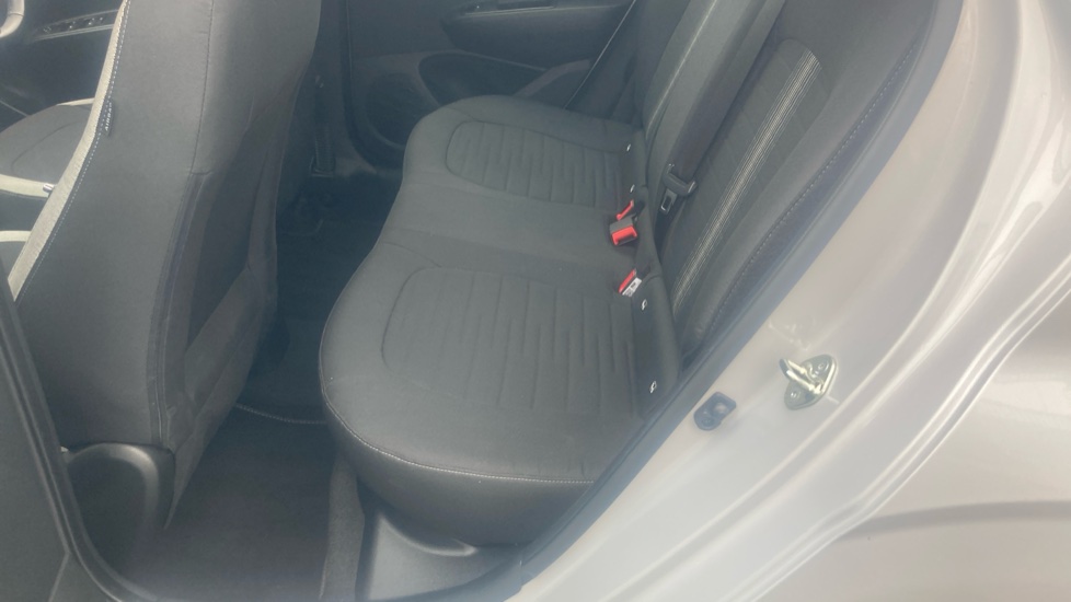 Hyundai i10 1.0 [63] Advance 5dr [Nav] Petrol Hatchback - Image 16