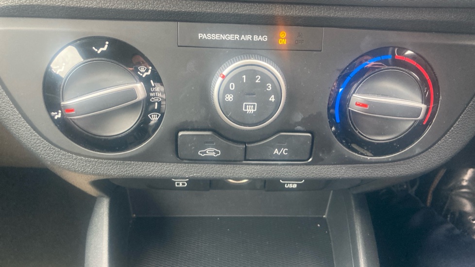 Hyundai i10 1.0 [63] Advance 5dr [Nav] Petrol Hatchback - Image 31