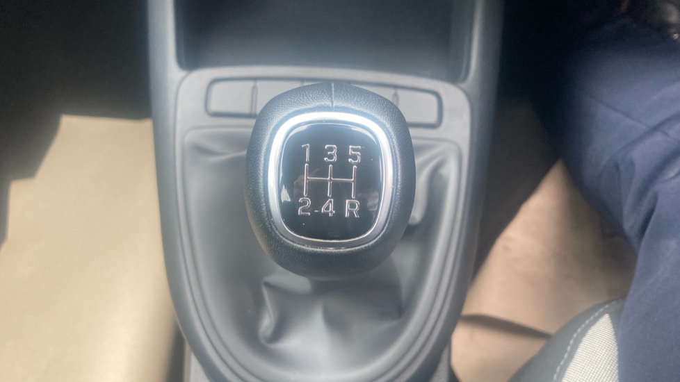 Hyundai i10 1.0 [63] Advance 5dr [Nav] Petrol Hatchback - Image 32