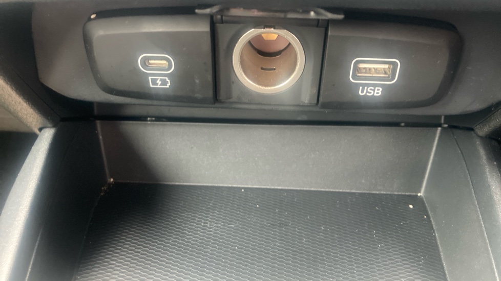 Hyundai i10 1.0 [63] Advance 5dr [Nav] Petrol Hatchback - Image 33