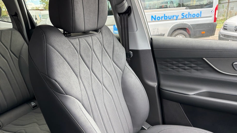 Chery Tiggo 8 1.6T Aspire 5dr DCT Petrol Estate - Image 37