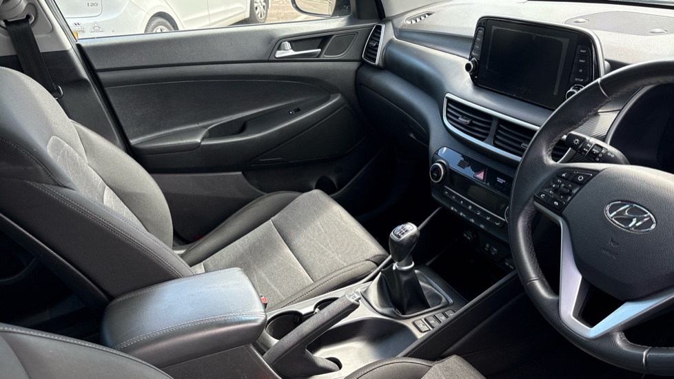 Hyundai TUCSON 1.6 GDi SE Nav 5dr 2WD Petrol Estate - Image 14