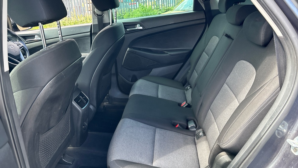 Hyundai TUCSON 1.6 GDi SE Nav 5dr 2WD Petrol Estate - Image 16