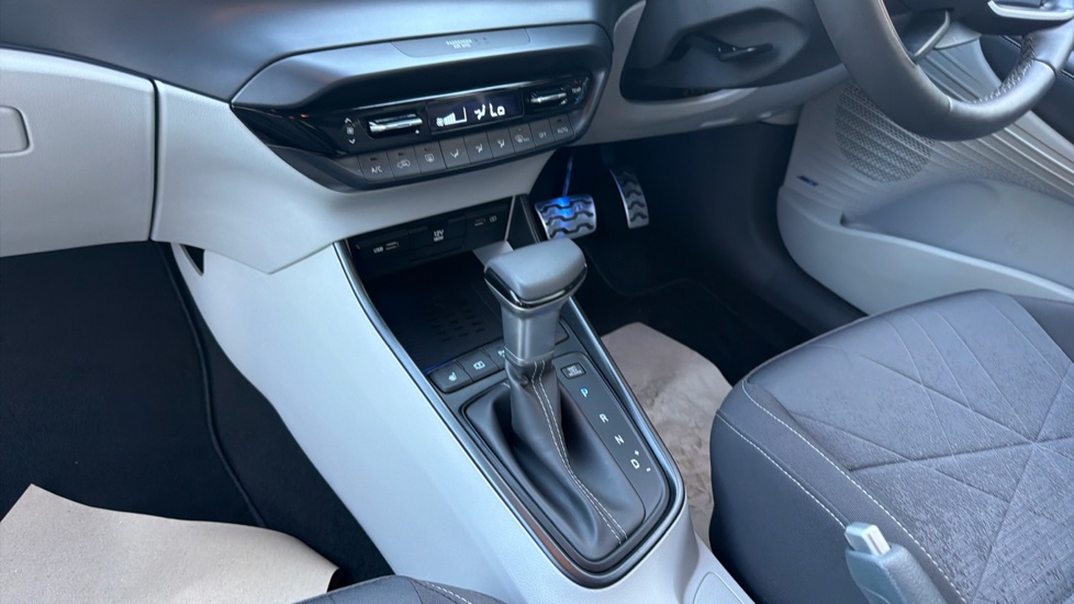 Hyundai BAYON 1.0 TGDi 48V MHEV Ultimate 5dr DCT Petrol Hatchback - Image 13