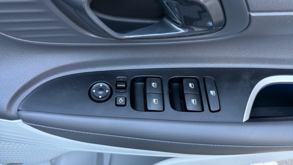 Hyundai BAYON 1.0 TGDi 48V MHEV Ultimate 5dr DCT Petrol Hatchback - Image 26