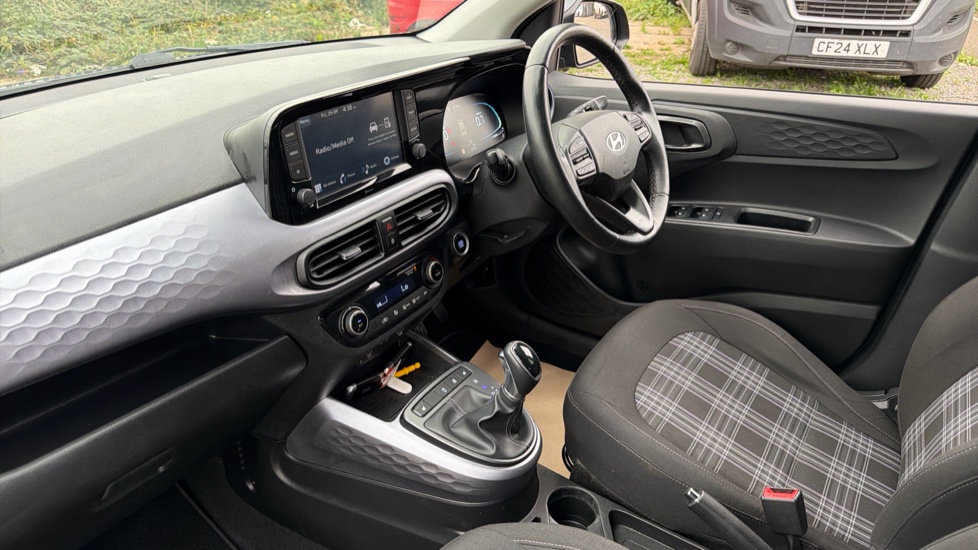 Hyundai i10 1.2 MPi Premium 5dr Auto Petrol Hatchback - Image 9