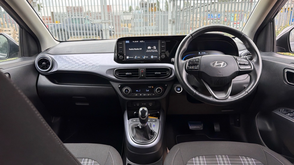 Hyundai i10 1.2 MPi Premium 5dr Auto Petrol Hatchback - Image 10