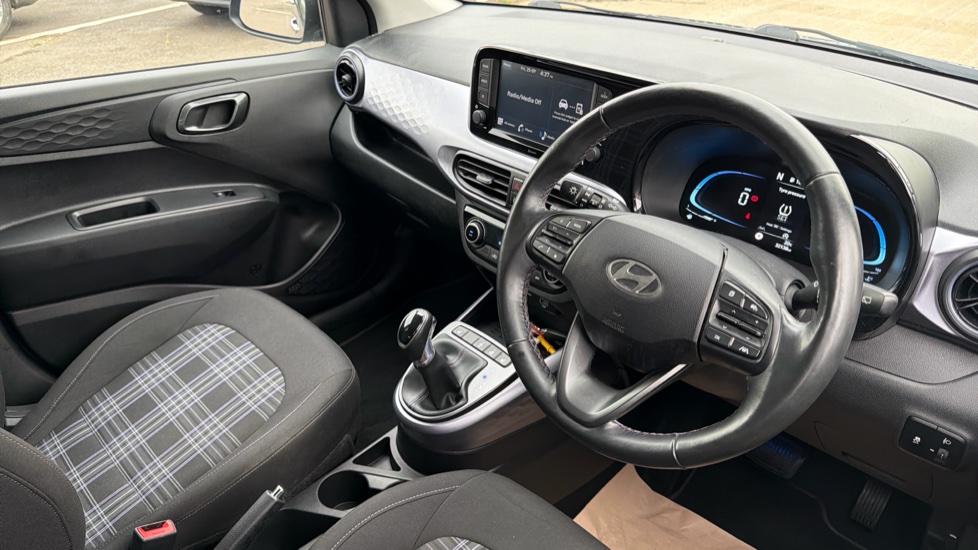 Hyundai i10 1.2 MPi Premium 5dr Auto Petrol Hatchback - Image 11