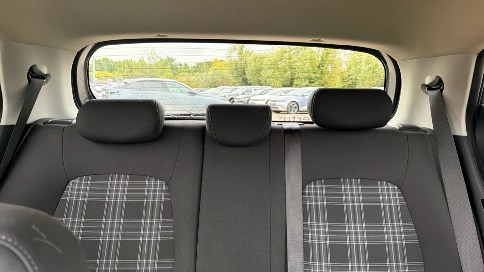 Hyundai i10 1.2 MPi Premium 5dr Auto Petrol Hatchback - Image 15