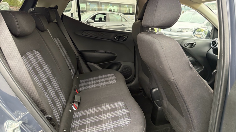 Hyundai i10 1.2 MPi Premium 5dr Auto Petrol Hatchback - Image 16
