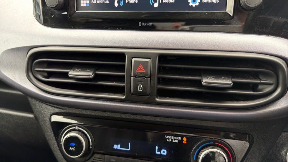 Hyundai i10 1.2 MPi Premium 5dr Auto Petrol Hatchback - Image 31