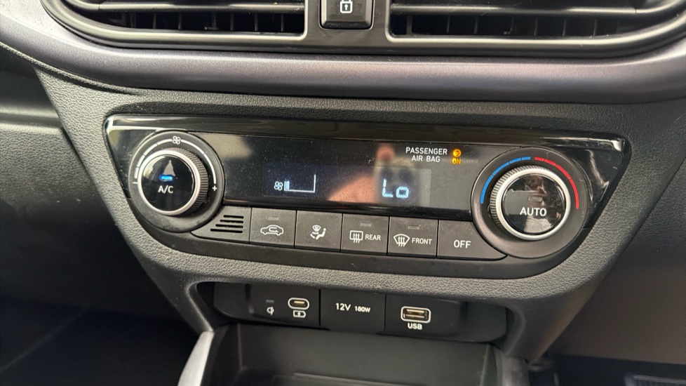 Hyundai i10 1.2 MPi Premium 5dr Auto Petrol Hatchback - Image 32
