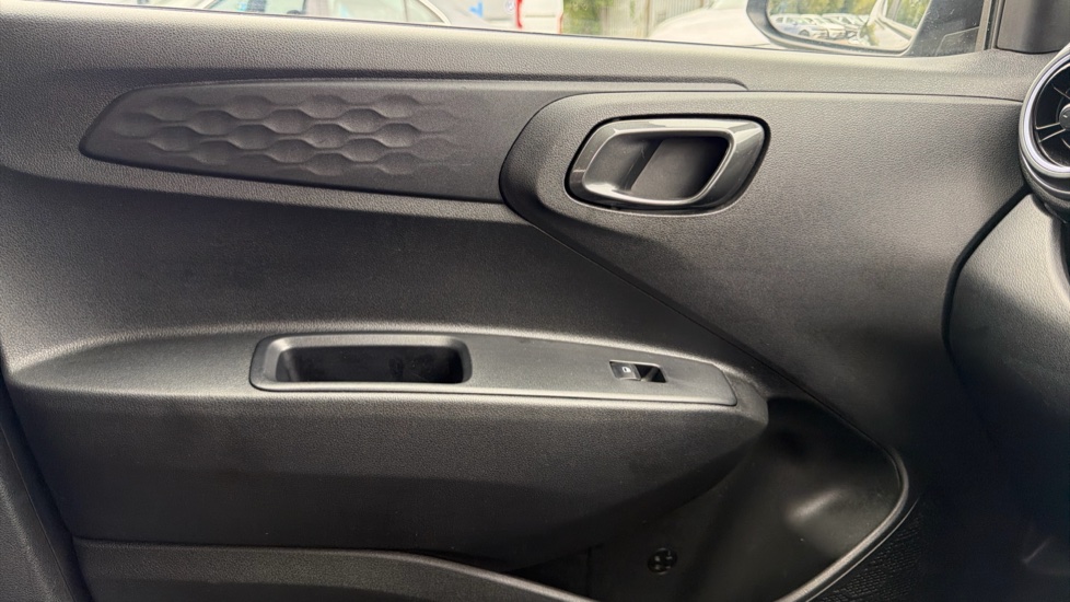 Hyundai i10 1.2 MPi Premium 5dr Auto Petrol Hatchback - Image 38