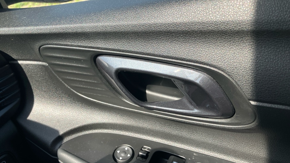 Hyundai BAYON 1.0 TGDi 48V MHEV Premium 5dr DCT Petrol Hatchback - Image 38
