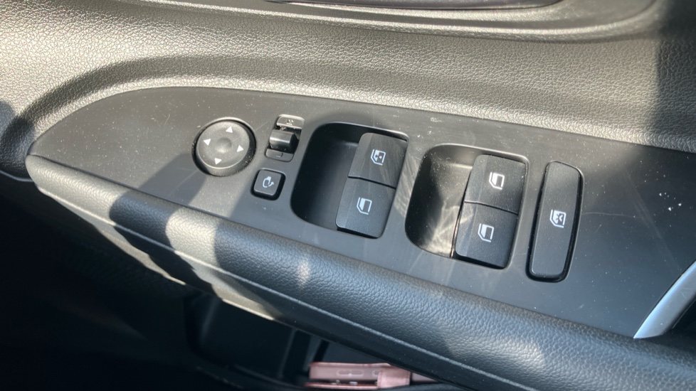 Hyundai BAYON 1.0 TGDi 48V MHEV Premium 5dr DCT Petrol Hatchback - Image 39