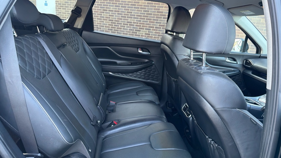 Hyundai SANTA FE 1.6 TGDi Hybrid Premium 5dr Auto Hybrid Estate - Image 16