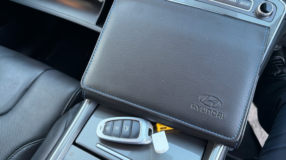 Hyundai SANTA FE 1.6 TGDi Hybrid Premium 5dr Auto Hybrid Estate - Image 19
