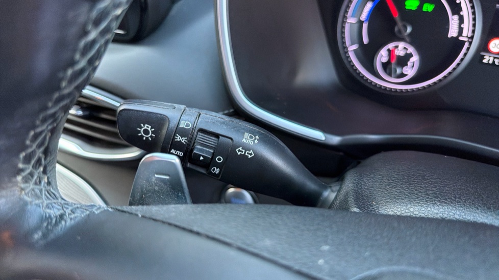 Hyundai SANTA FE 1.6 TGDi Hybrid Premium 5dr Auto Hybrid Estate - Image 24