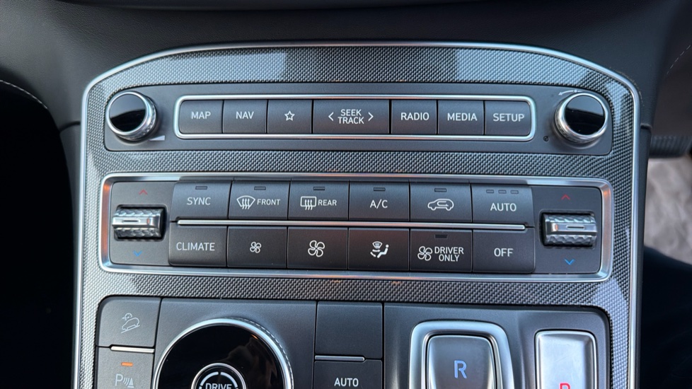 Hyundai SANTA FE 1.6 TGDi Hybrid Premium 5dr Auto Hybrid Estate - Image 28