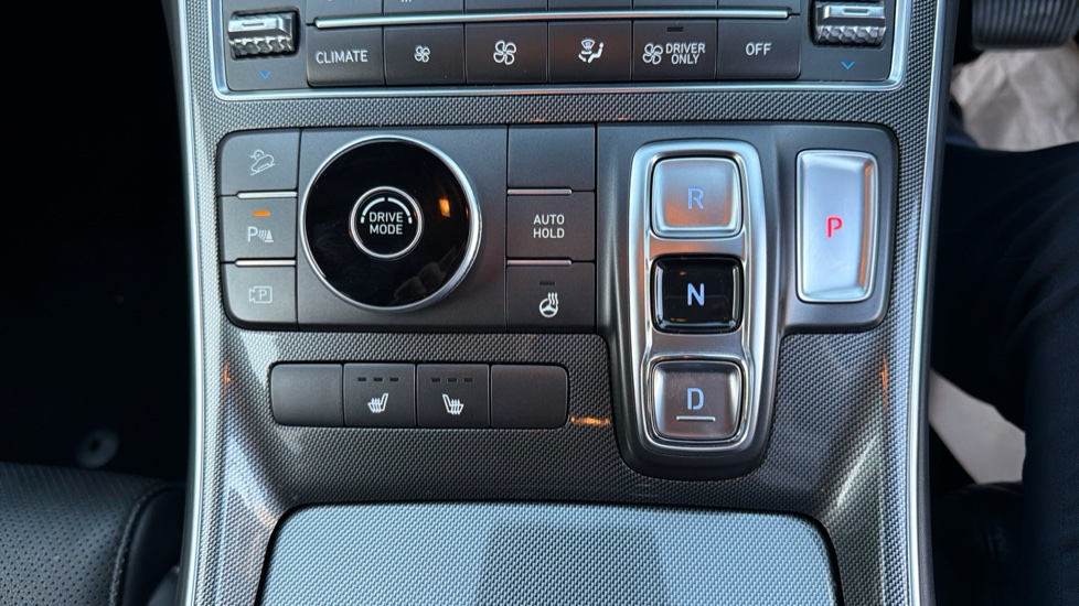Hyundai SANTA FE 1.6 TGDi Hybrid Premium 5dr Auto Hybrid Estate - Image 29