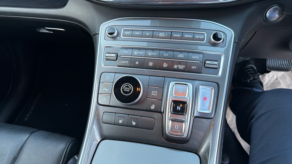 Hyundai SANTA FE 1.6 TGDi Hybrid Premium 5dr Auto Hybrid Estate - Image 30
