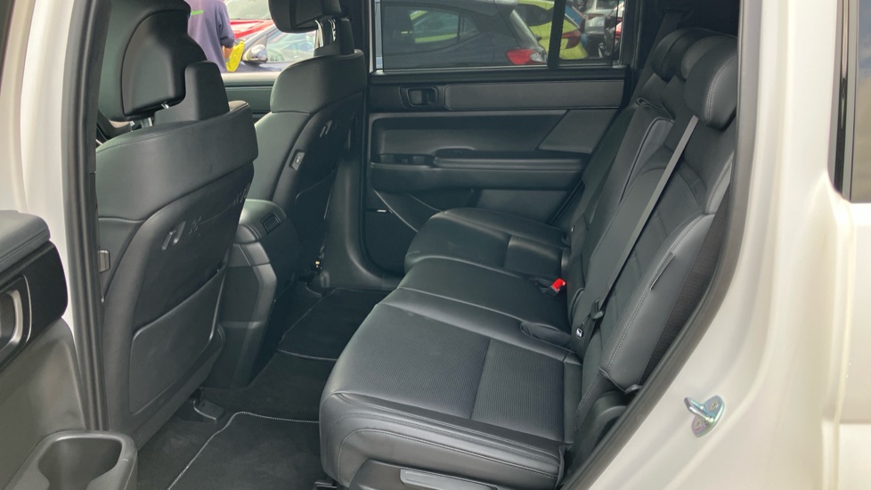Hyundai SANTA FE 1.6 TGDi Hybrid Calligraphy 5dr 4WD Auto Hybrid Estate - Image 16