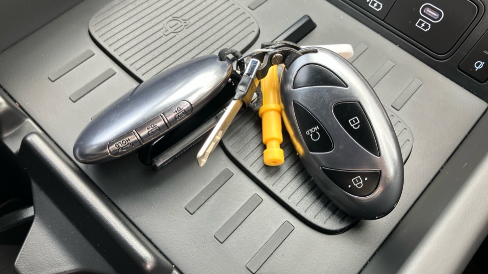 Hyundai SANTA FE 1.6 TGDi Hybrid Calligraphy 5dr 4WD Auto Hybrid Estate - Image 20