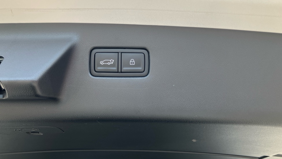 Hyundai SANTA FE 1.6 TGDi Hybrid Calligraphy 5dr 4WD Auto Hybrid Estate - Image 26