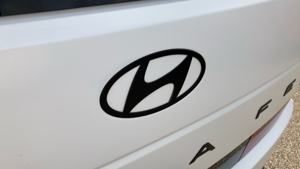 Hyundai SANTA FE 1.6 TGDi Hybrid Calligraphy 5dr 4WD Auto Hybrid Estate - Image 28