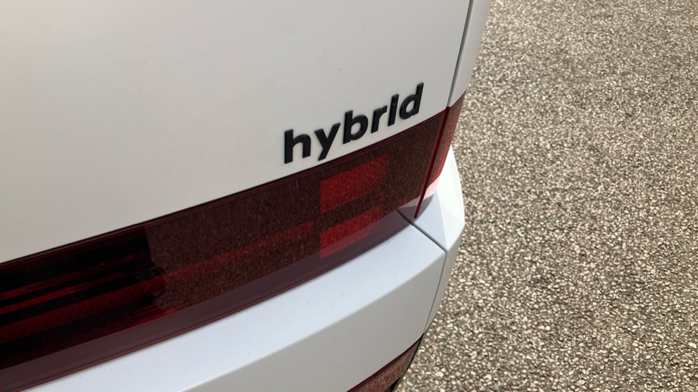 Hyundai SANTA FE 1.6 TGDi Hybrid Calligraphy 5dr 4WD Auto Hybrid Estate - Image 30