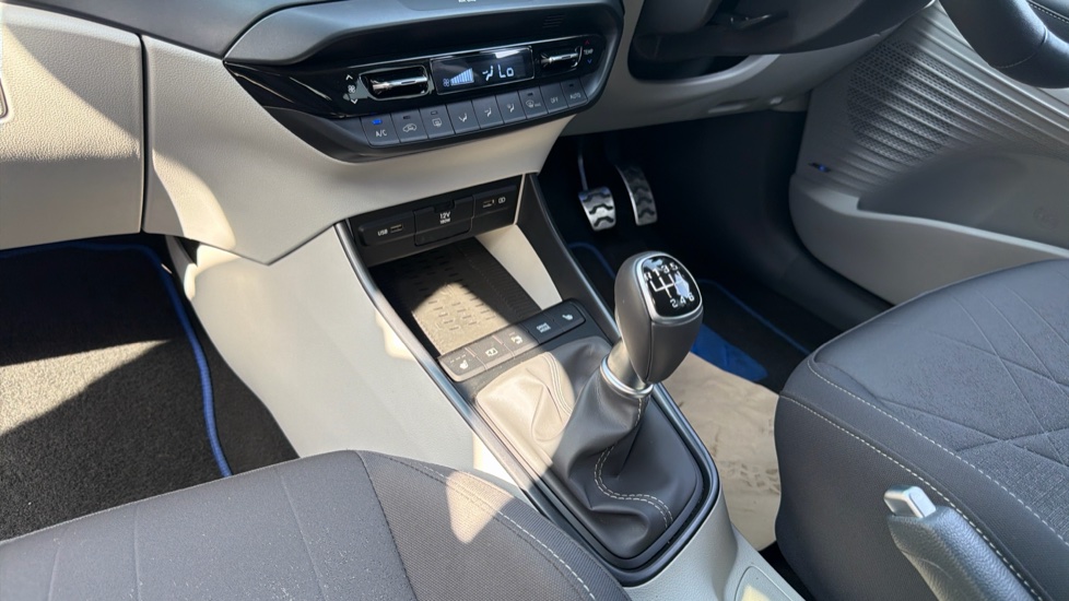 Hyundai BAYON 1.0 TGDi 48V MHEV Ultimate 5dr Petrol Hatchback - Image 13