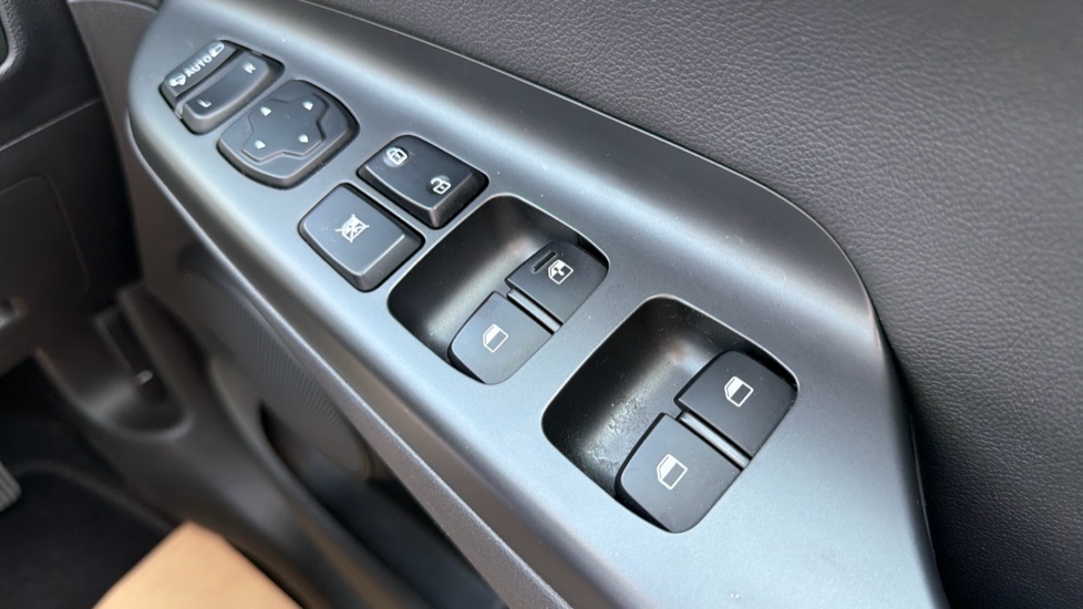 Hyundai KONA 1.6 GDi Hybrid Ultimate 5dr DCT Hybrid Hatchback - Image 21