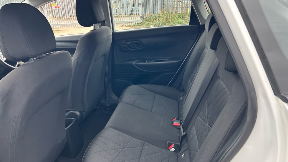 Hyundai BAYON 1.0 TGDi 48V MHEV SE Connect 5dr Petrol Hatchback - Image 16