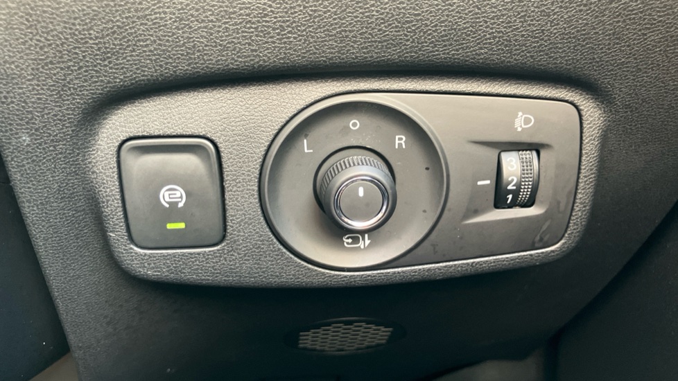 MG ZS 1.5 SE 5dr Petrol Hatchback - Image 26