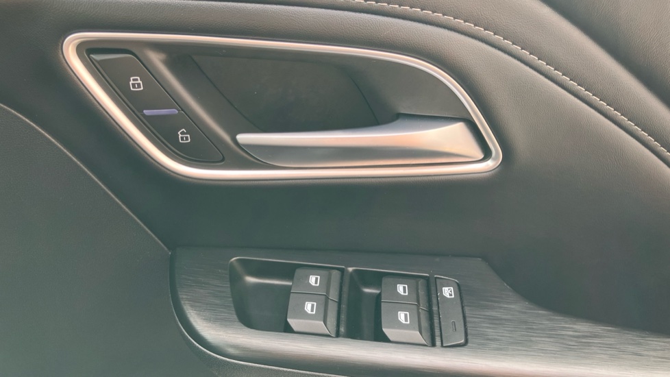 MG ZS 1.5 SE 5dr Petrol Hatchback - Image 35