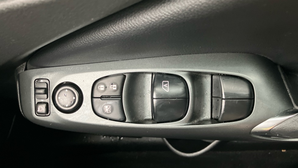 Nissan Juke 1.0 DiG-T Acenta Premium 5dr DCT Petrol Hatchback - Image 31