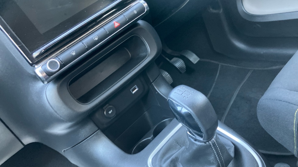 Citroen C3 1.2 PureTech Shine 5dr Petrol Hatchback - Image 13