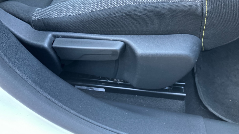 Citroen C3 1.2 PureTech Shine 5dr Petrol Hatchback - Image 36