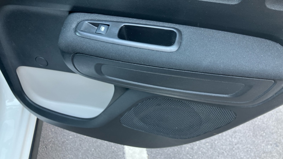 Citroen C3 1.2 PureTech Shine 5dr Petrol Hatchback - Image 37