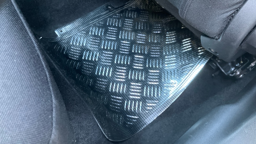 Citroen C3 1.2 PureTech Shine 5dr Petrol Hatchback - Image 38