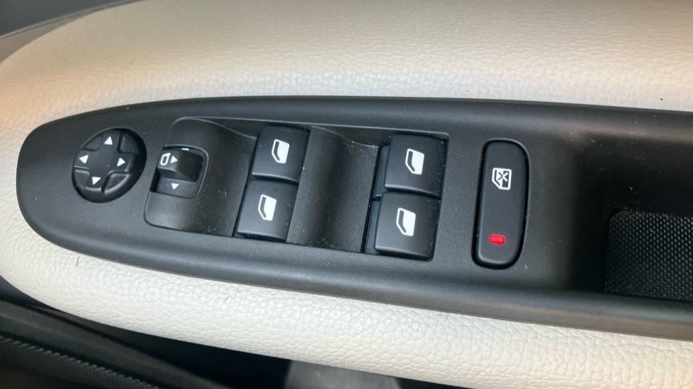 Fiat 600 115kW La Prima 54kWh 5dr Auto Electric Hatchback - Image 35