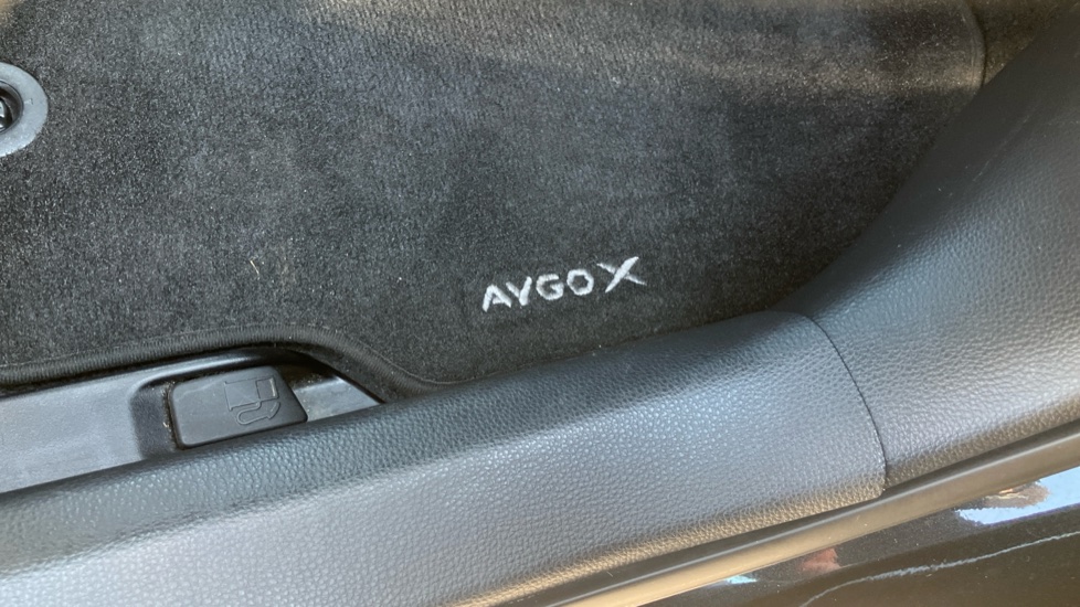 Toyota Aygo X 1.0 VVT-i Pure 5dr Petrol Hatchback - Image 35