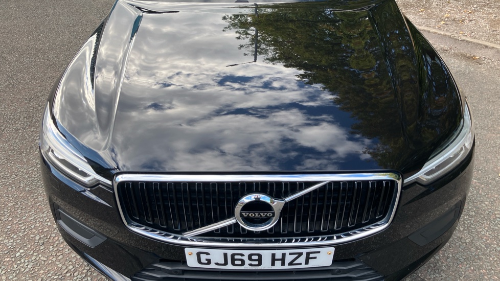 Volvo XC60 2.0 B4D Momentum Pro 5dr AWD Geartronic Diesel Estate - Image 8