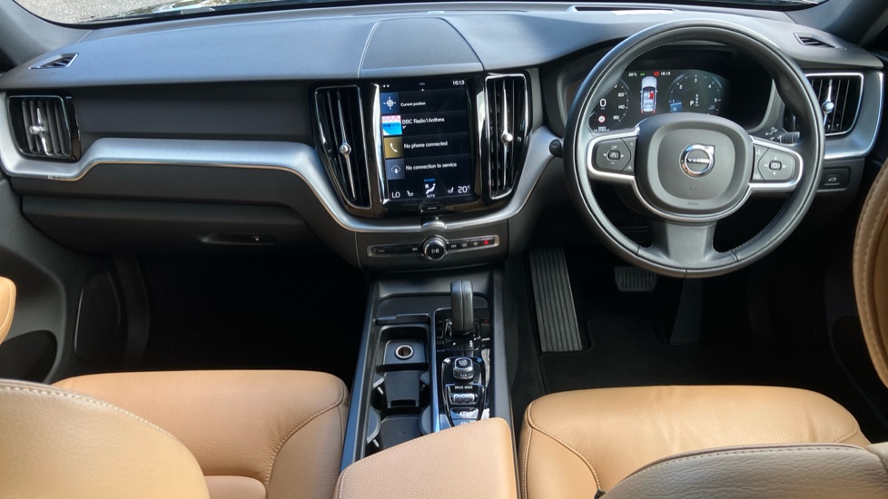 Volvo XC60 2.0 B4D Momentum Pro 5dr AWD Geartronic Diesel Estate - Image 10