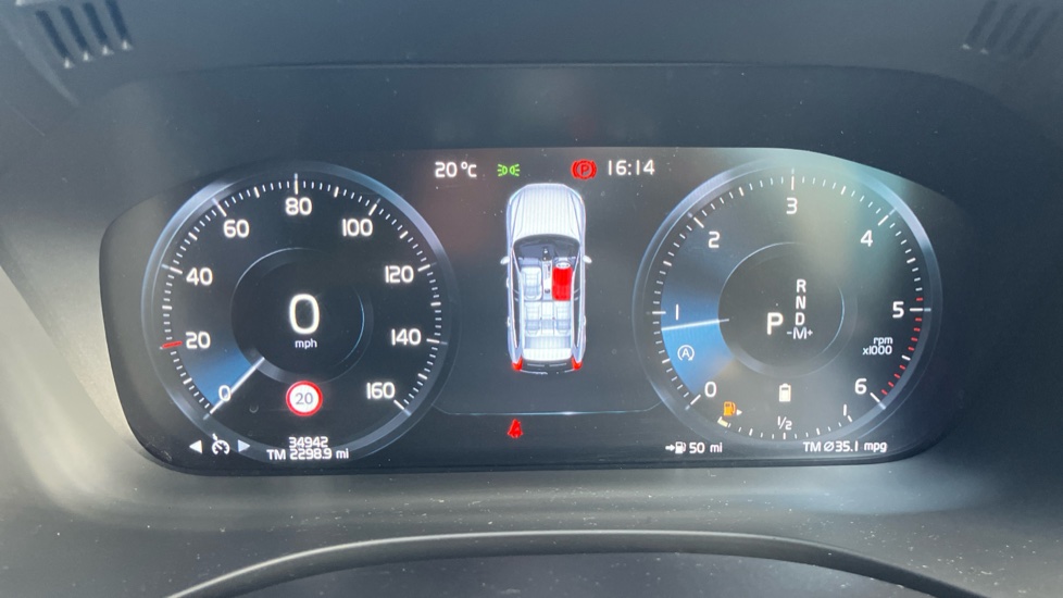 Volvo XC60 2.0 B4D Momentum Pro 5dr AWD Geartronic Diesel Estate - Image 18