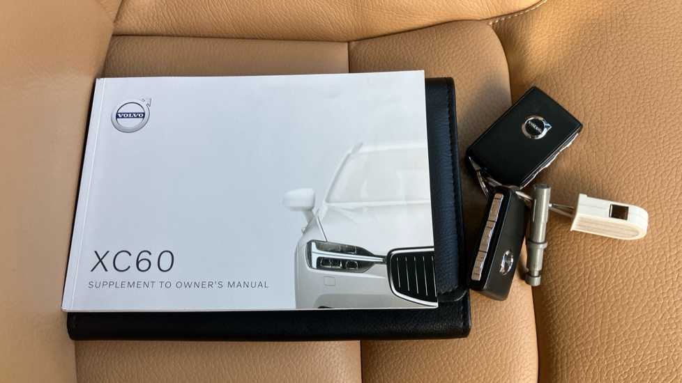 Volvo XC60 2.0 B4D Momentum Pro 5dr AWD Geartronic Diesel Estate - Image 19