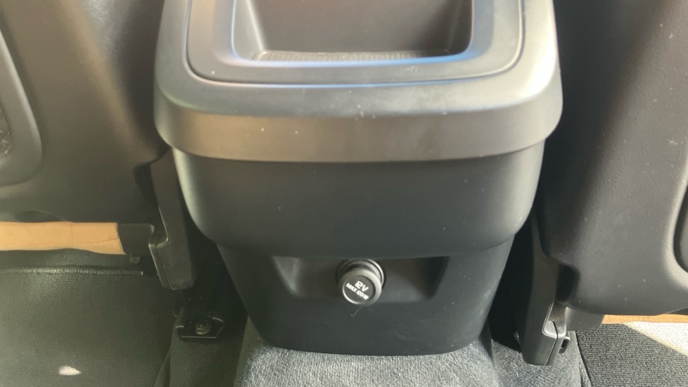 Volvo XC60 2.0 B4D Momentum Pro 5dr AWD Geartronic Diesel Estate - Image 39